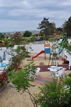 Gardenia Hills 3*