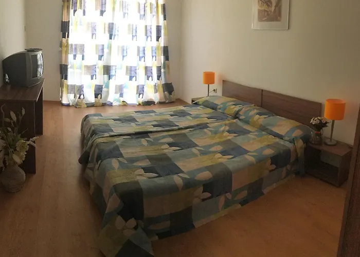 Gardenia Hills Hotell 3*